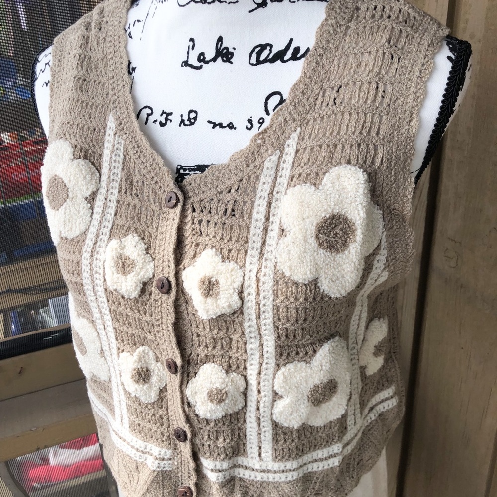 Crochet vest knit floral boho khaki cream flower  short top - Picture 8 of 11